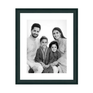 lux-tier-portrait-black-border